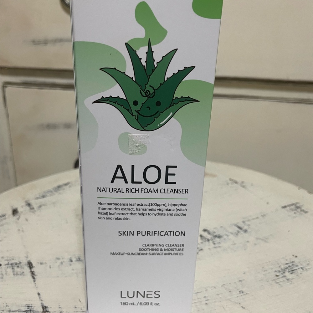 Sale! Glow Up Starts Here – Aloe Foam Cleanser (New) - Picture 2 of 4